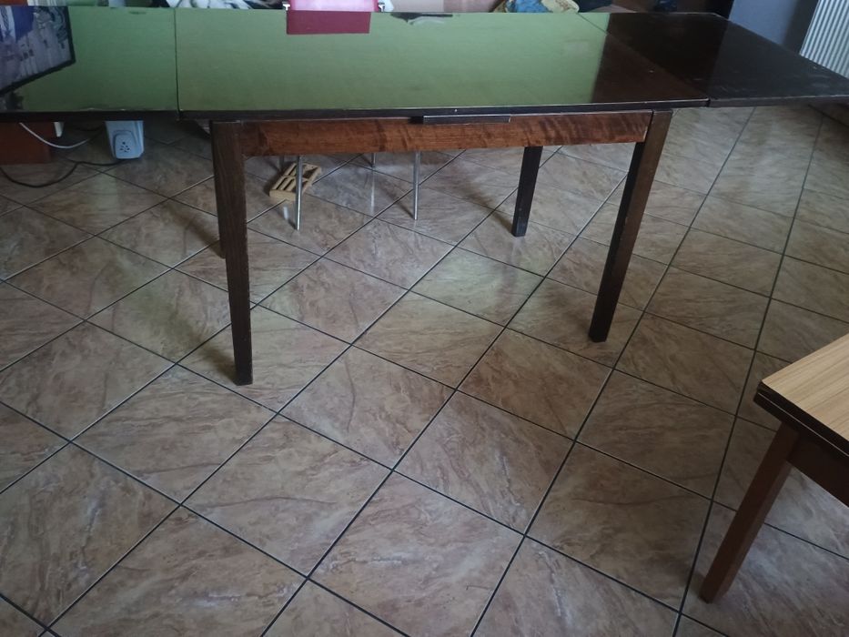 Sprzedam stół rozkładany lakierowany z czasów PRL-u