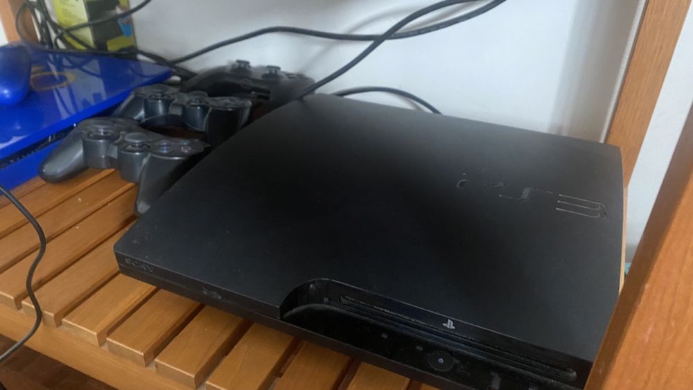 PlayStation 3 + 3 comandos +acessório CAM+ 2 Joysticks+ 17 jogos PS3