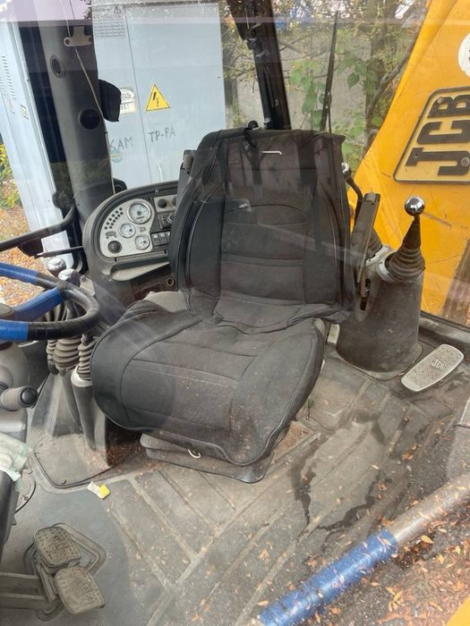 Трактор екскаватор JCB