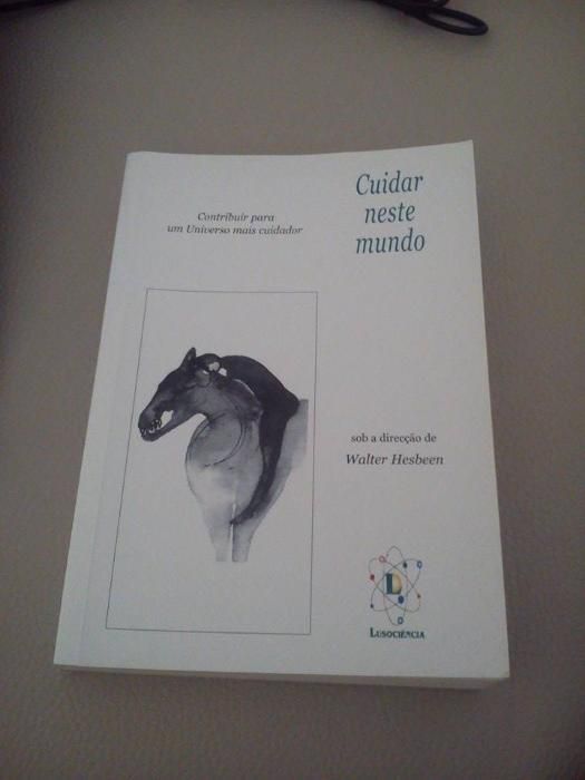 Livro de enfermagem "Cuidar neste mundo"