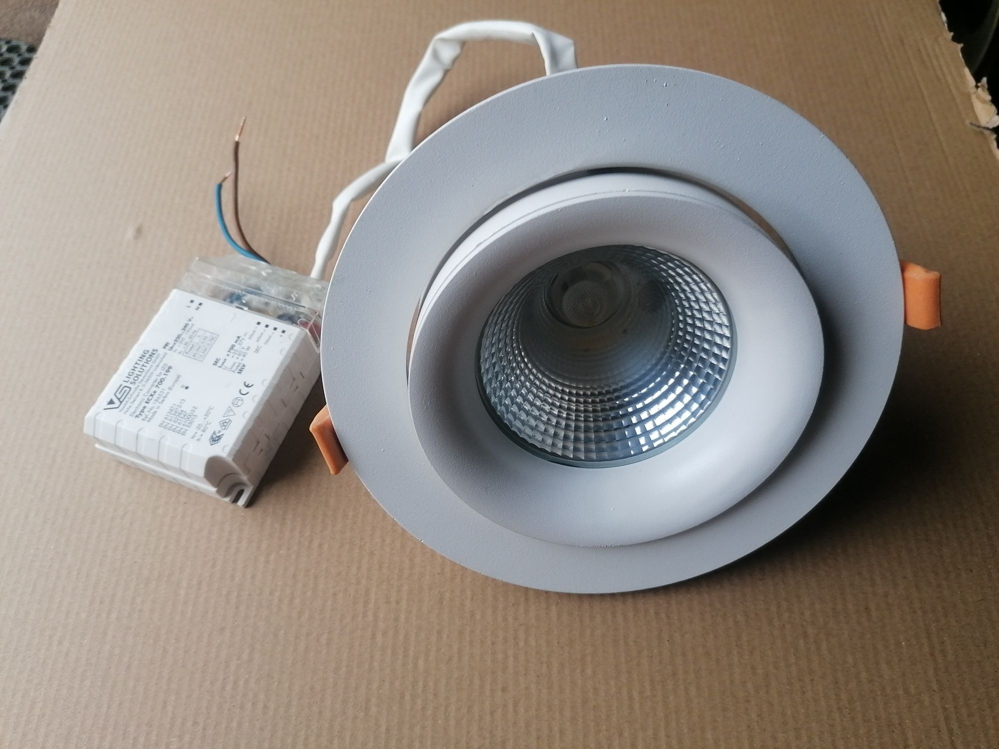 Lampy led sufitowe wpuszczane i ewakuacyjne