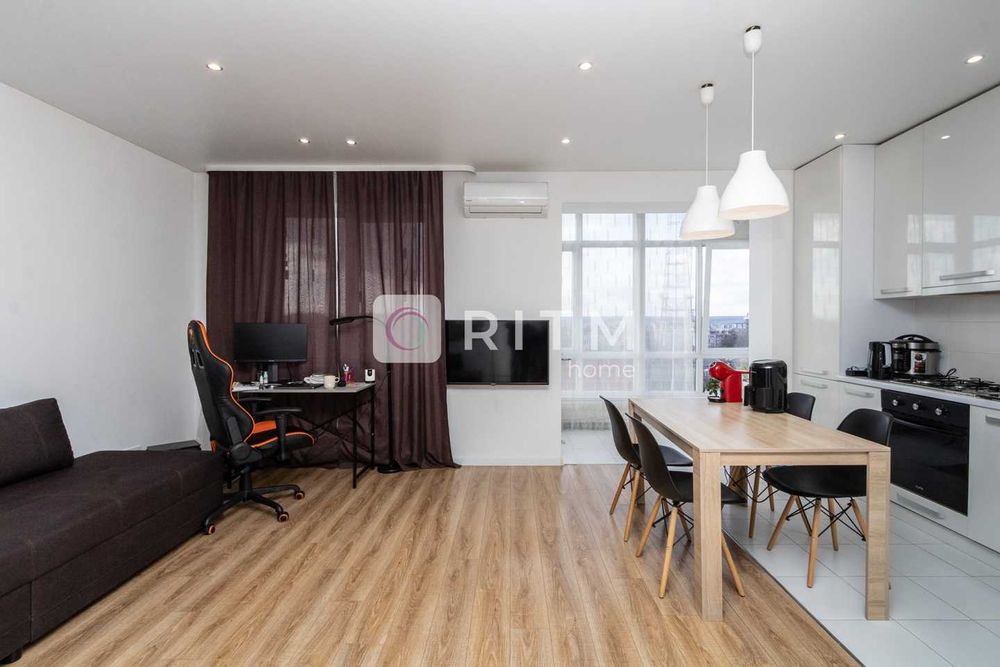 1-к. квартира + кухня-студія у центрі міста за вул. Мельника