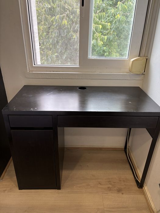 Secretaria + cadeira com algumas marcas de uso, entrego na zona de lx