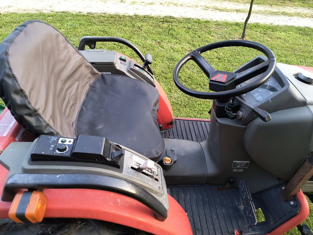 Traktorek yanmar 4x4 sadowniczy z kosiarką bijakową wspomaganie