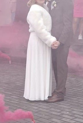 Suknia ślubna z rękawkami