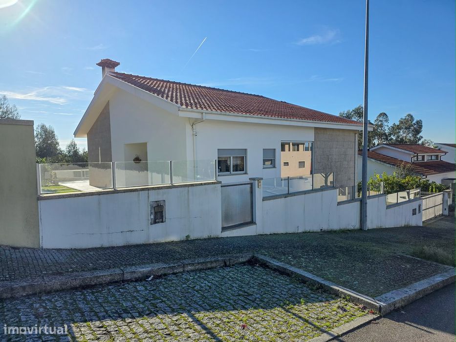 Moradia T4  com Vistas Panorâmicas em Paços de Ferreira