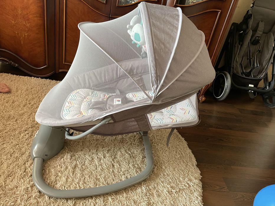 Заколисуючий центр шезлонг-гойдалка Mastela