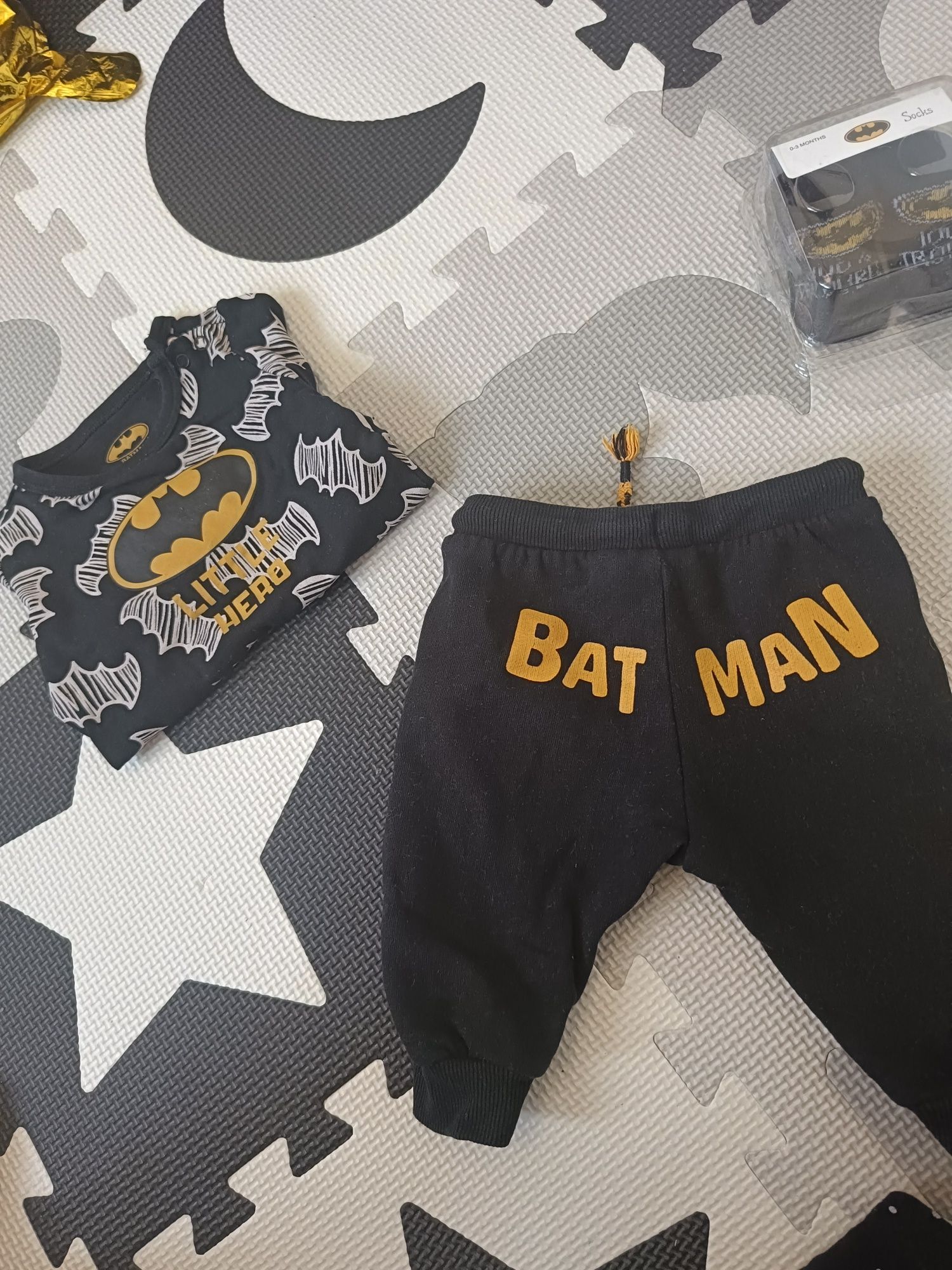 Wyprawka ciuszki Spodnie dresowe Batman body skarpety Smyk 62