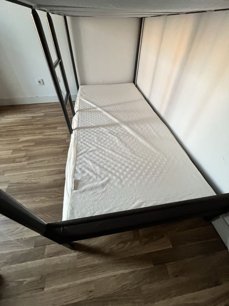 Beliche tuffing + 2 colchões ( o comprador tem de o trasportar)