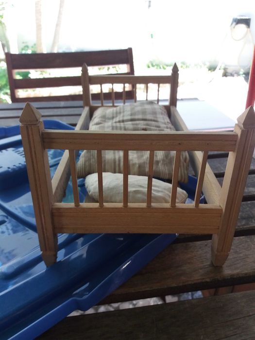 Brinquedos com mais de 100 anos - Mobília de quarto de bonecas