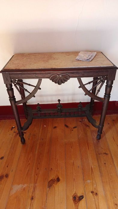 Móvel de entrada antigo