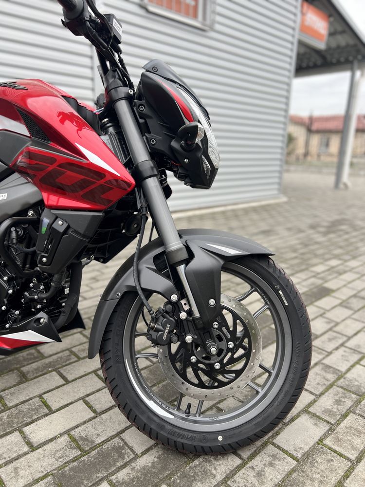 Новий мотоцикл BAJAJ PULSAR NS200, 2024