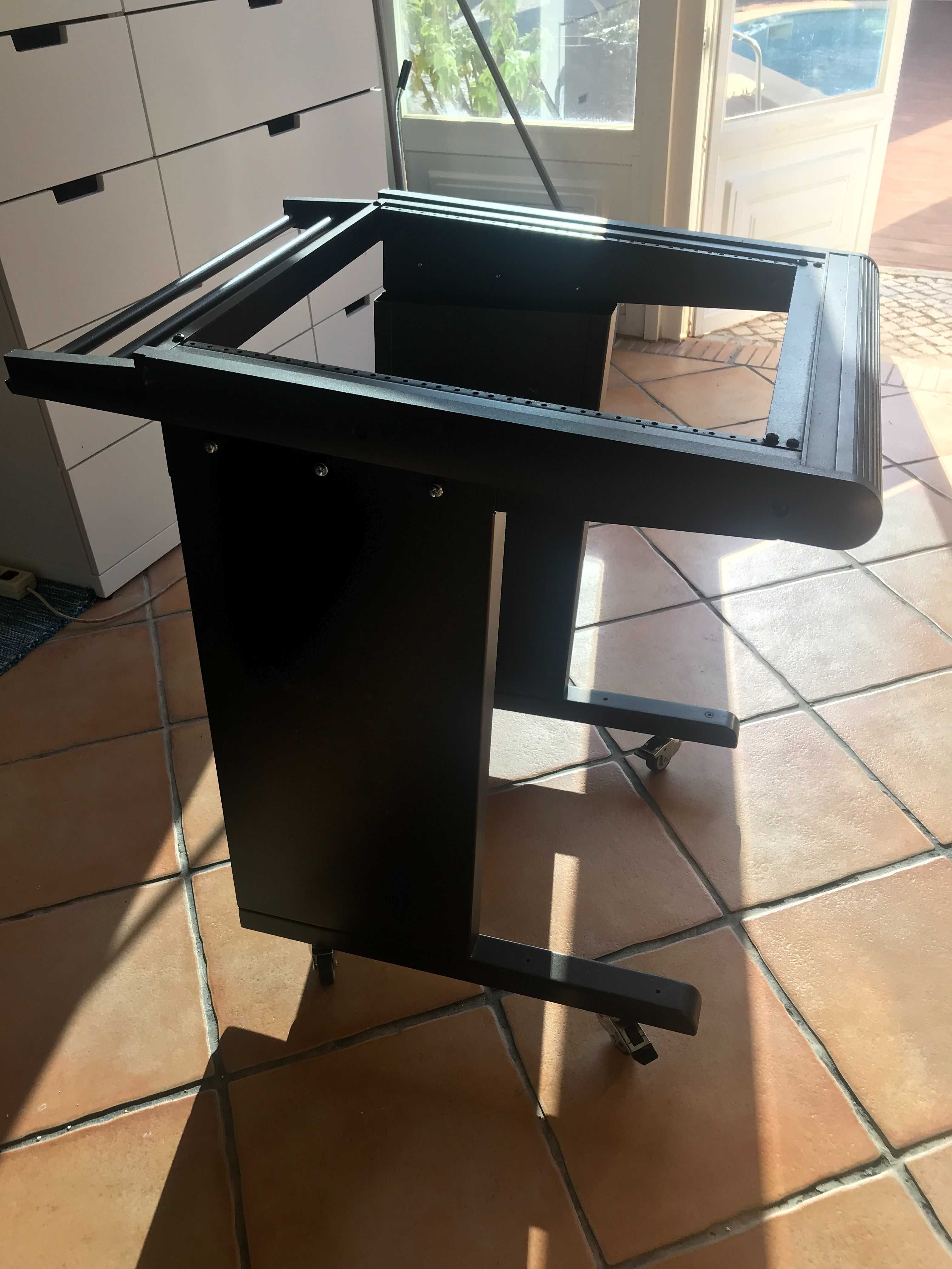 MACKIE Side Desk on wheels