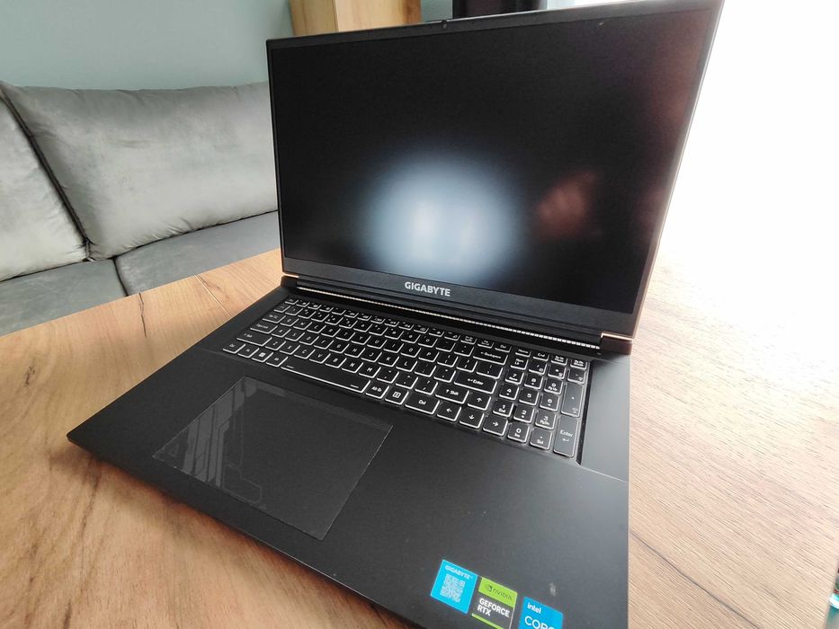 Laptop Gigabite G7 MF Intel Core i5-12500H, GeForce RTX 4050, 32GB RAM