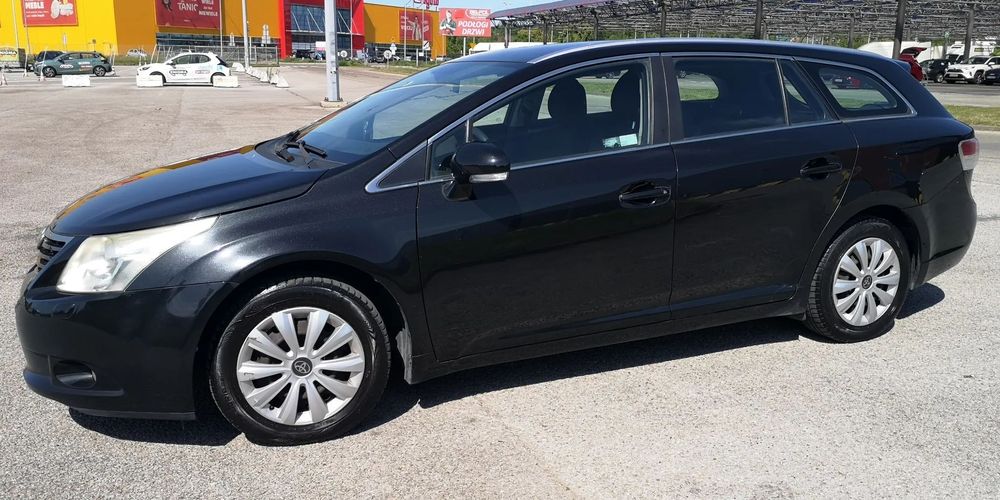 Toyota Avensis 1.8 Luna, benzyna, polski salon