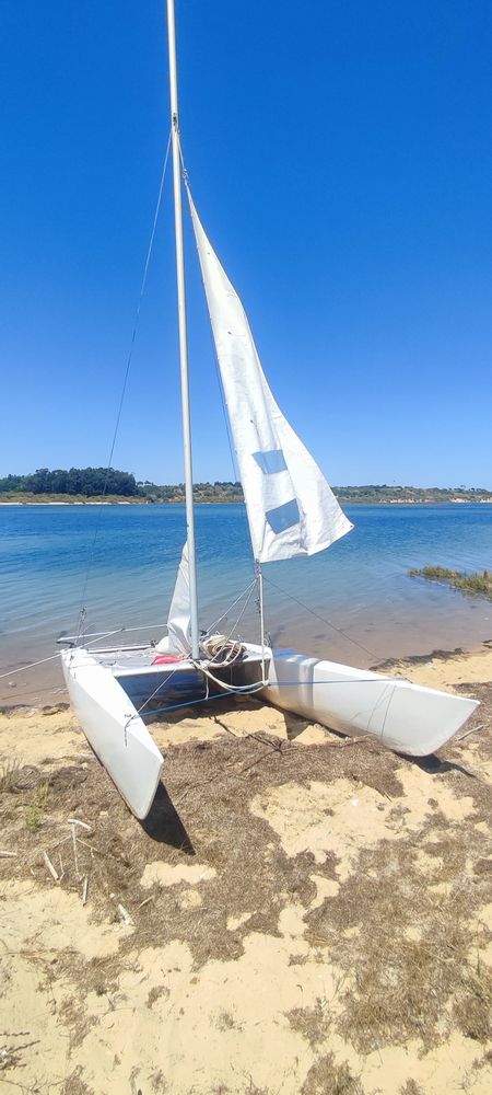 Catamarã DART 18, Vela ligeira.