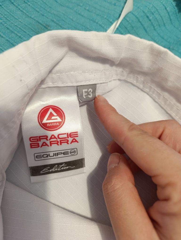Kimono Gracie Barra mulher F3