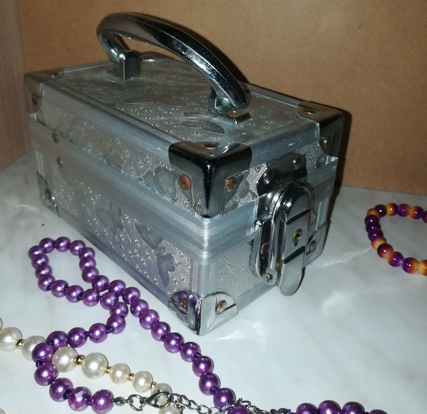 Скринька  металева, 15х9х8 см, із дзеркальцем та замочком на ключ