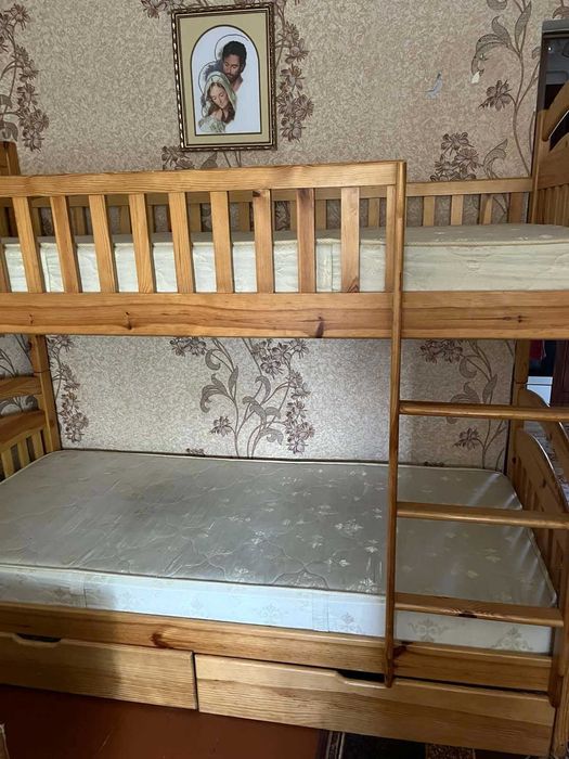 Продаю двоярусне ліжко