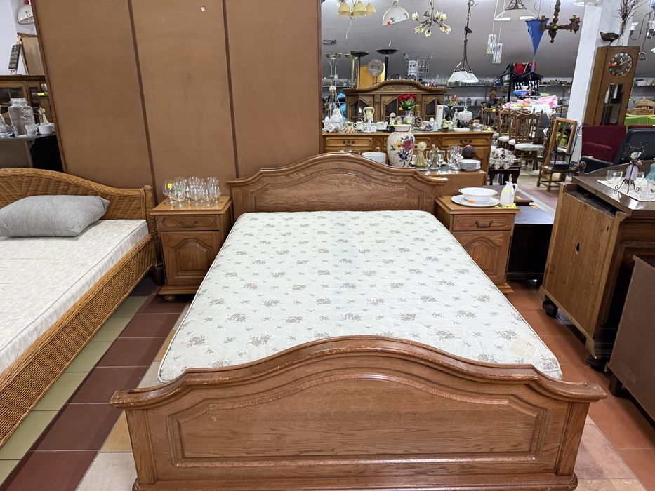 Łóżko dębowe 140x200 z materacem  i szafkami z Holandii