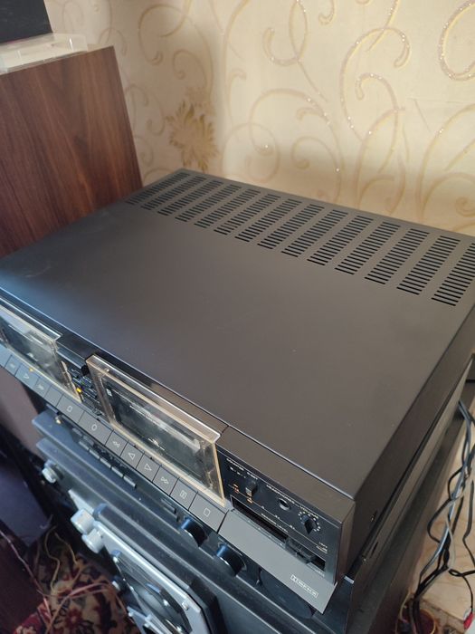двухкассетная дека GRUNDIG CCF8300МК II.