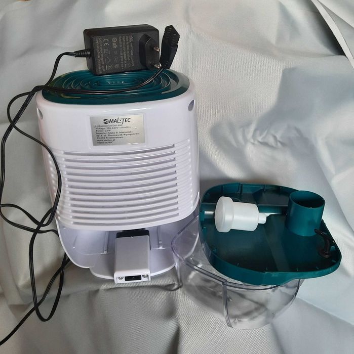 Osuszacz powietrza pochłaniacz wilgoci w domu dehumidifier pleśń grzyb