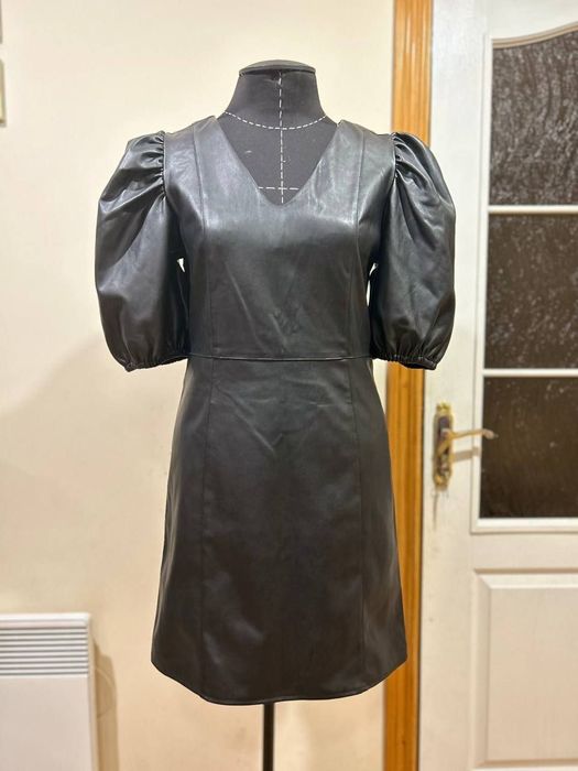 Сукня жіноча з еко-шкіри CROPP
Розмір: М
Стан: новий
Колір: чорний
Вир