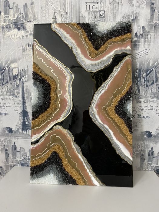 Картина из эпоксидной смолы и камушек