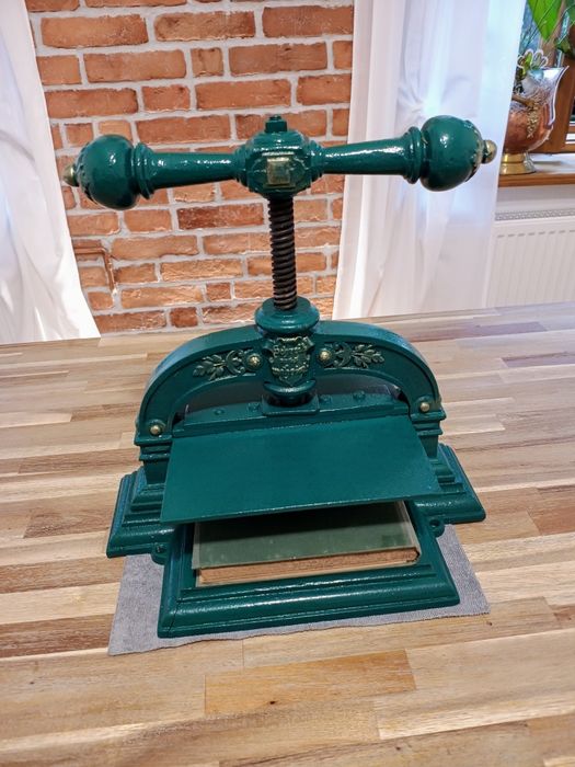 Stara prasa introligatorska