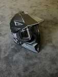Kask Raven czarno-szary