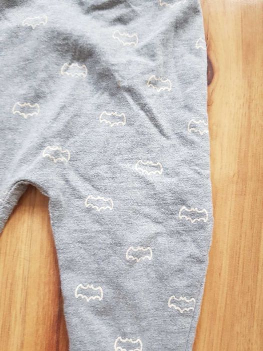 Spodenki Batman George szare spodnie ze ściągaczem 9-12 miesięcy 11 kg