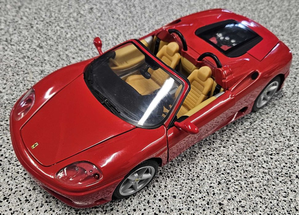 Hot Whells FERRARI 360 Spider 1999 skala 1:18
