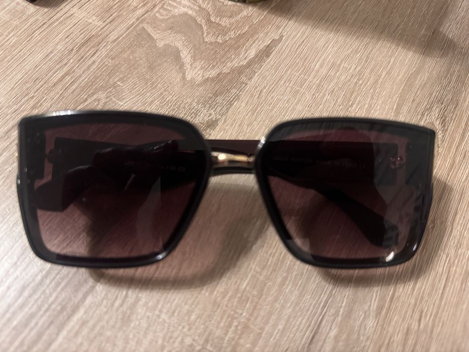 Brązowe okulary przeciewsłonrczne LV