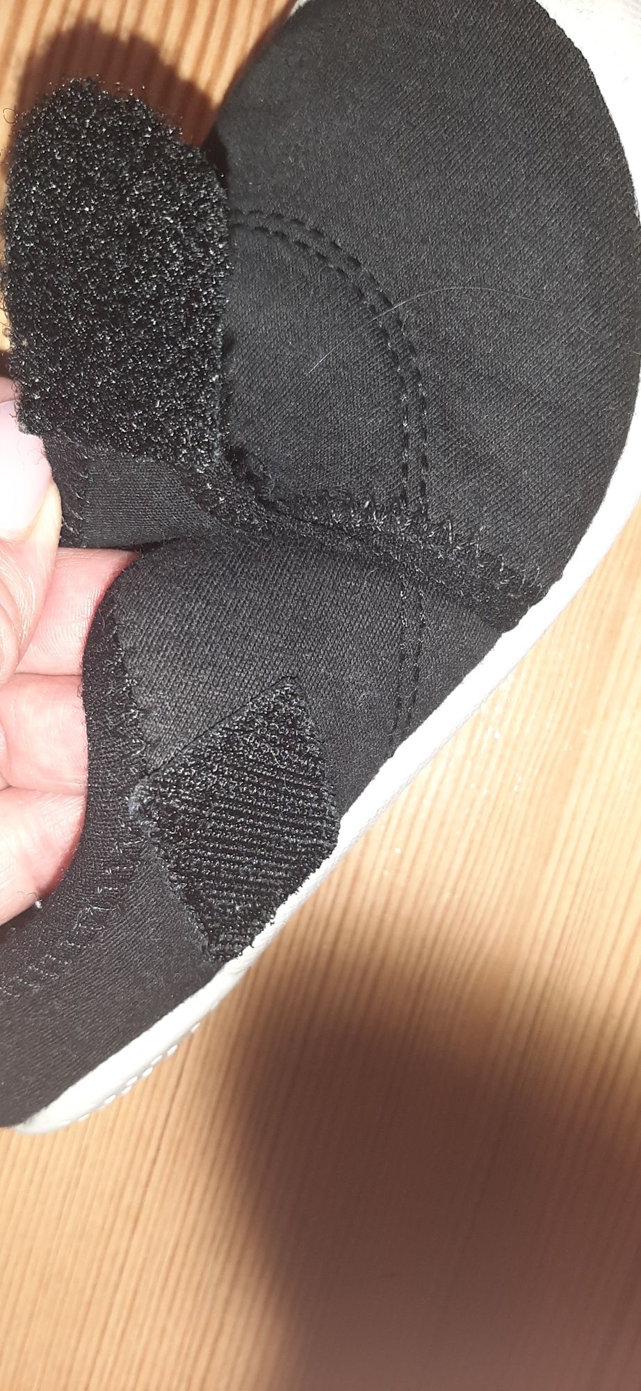 Buty rozm. 27 zapinane na rzep