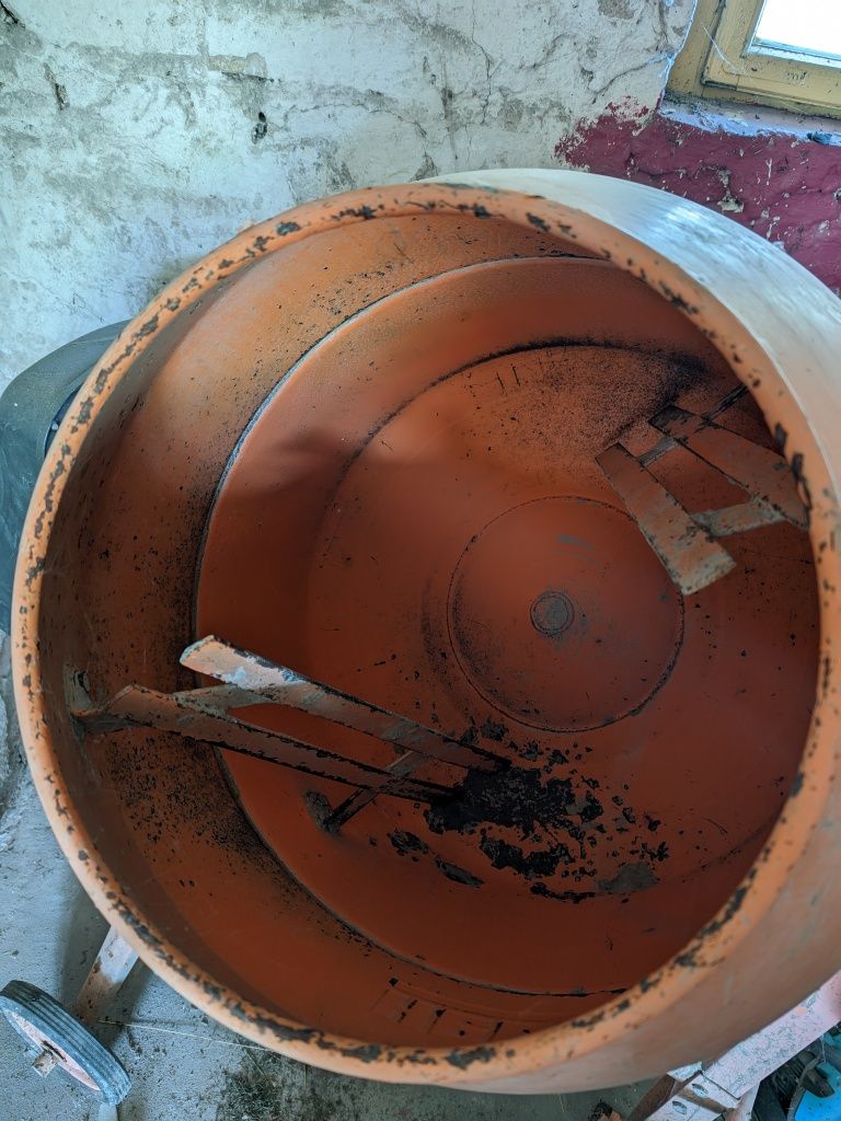 Betoniarka HECHT 120L