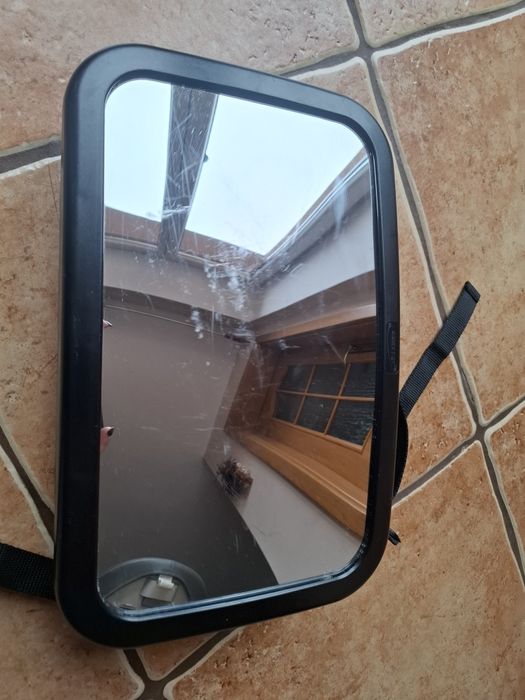 Lusterko do obserwacji dziecka w samochodzie