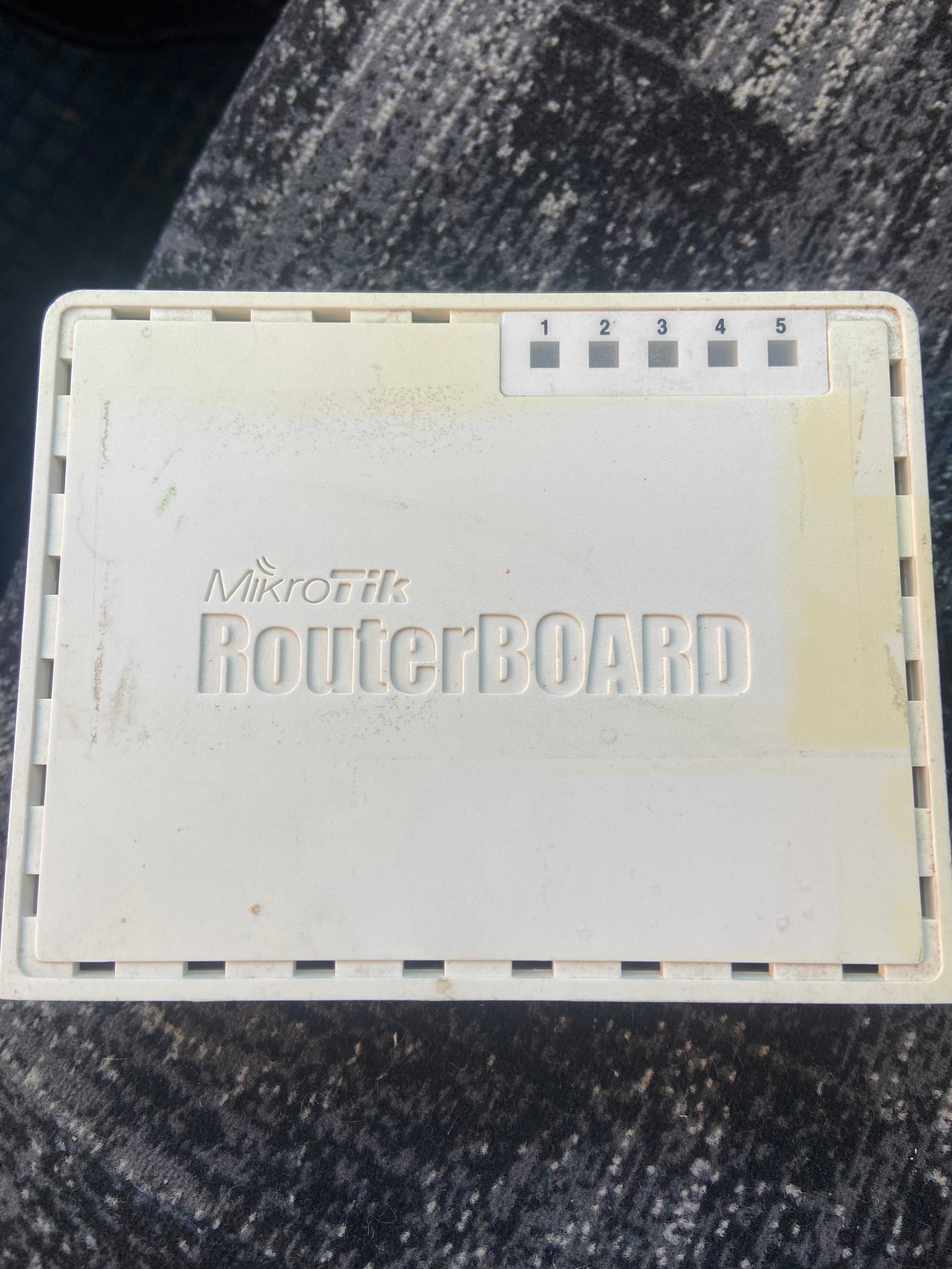 Маршрутизатор интернет MikroTik Router BOARD 750