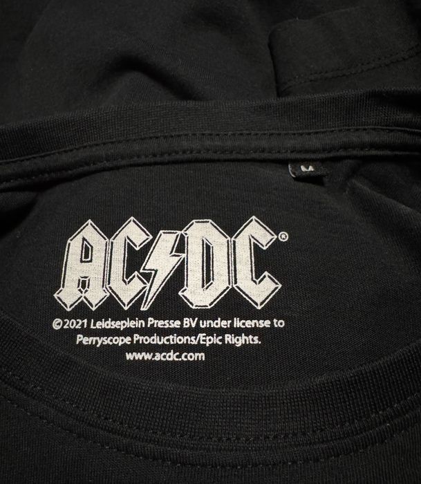 Футболка с рок символикой,группа AC/DC .