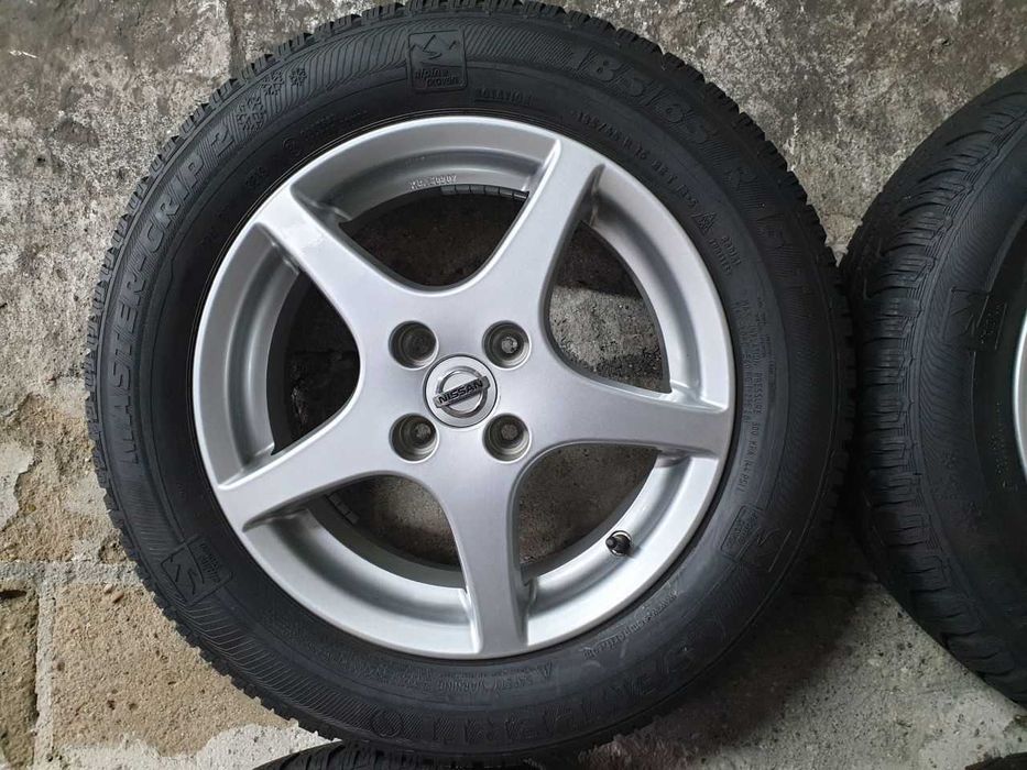 Felgi alu Nissan R15 4x100 opony zimowe 185/65R15 5,8mm Semperit