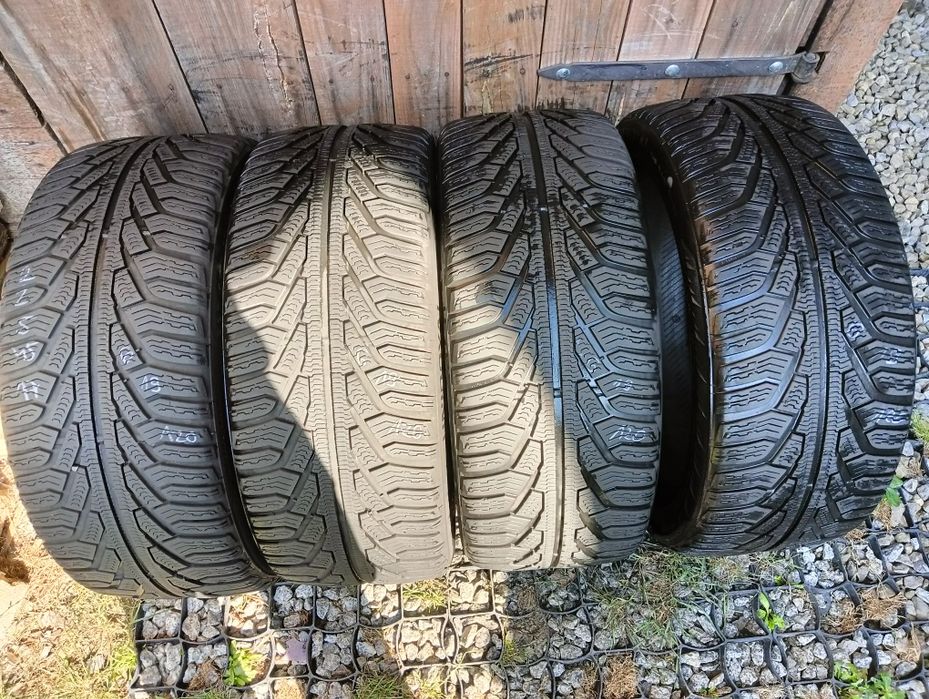 Sprzedam opony zimowe używane 225/45R17 Uniroyal