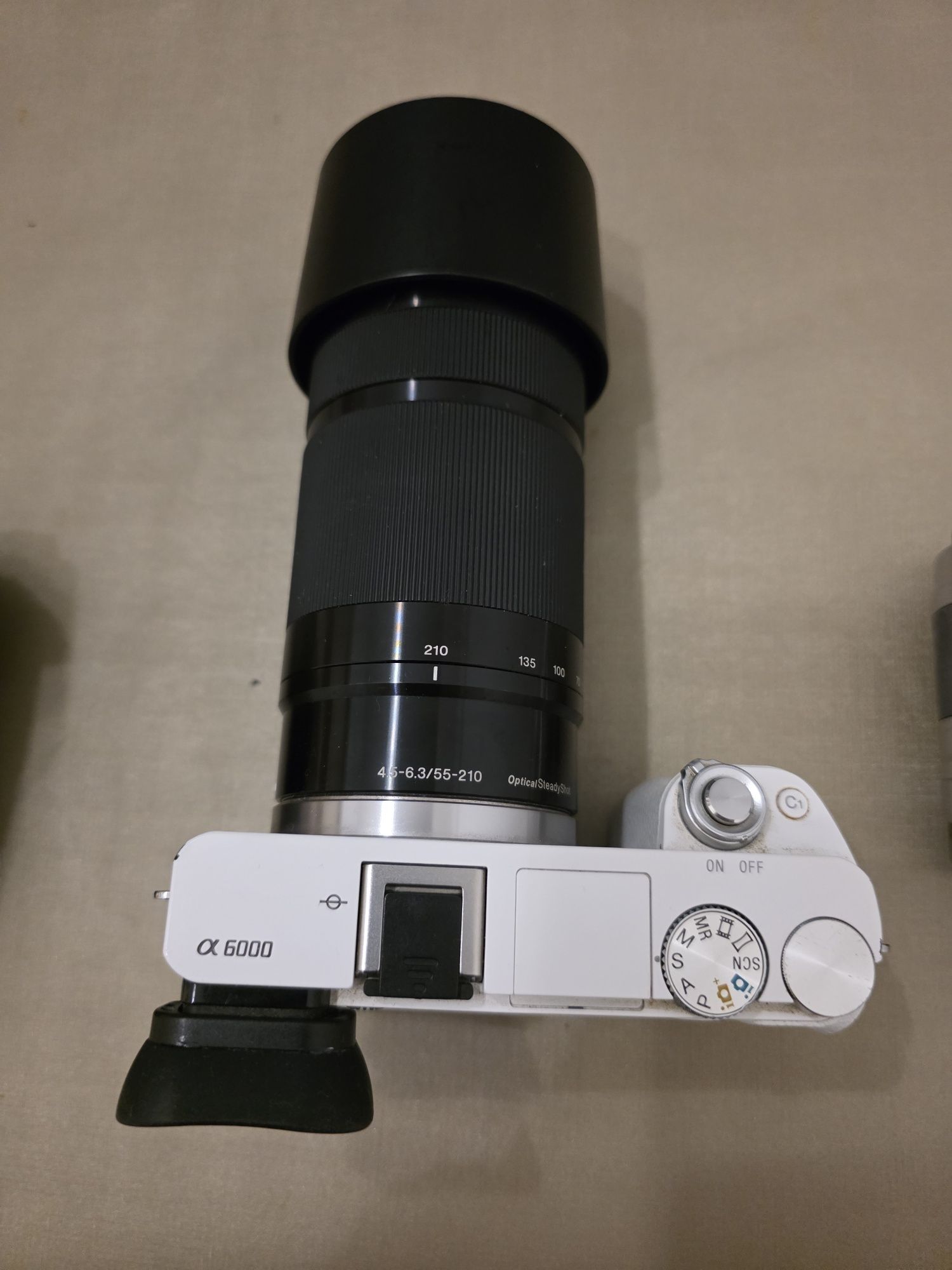 Máquina fotográfica Sony a6000 com lentes