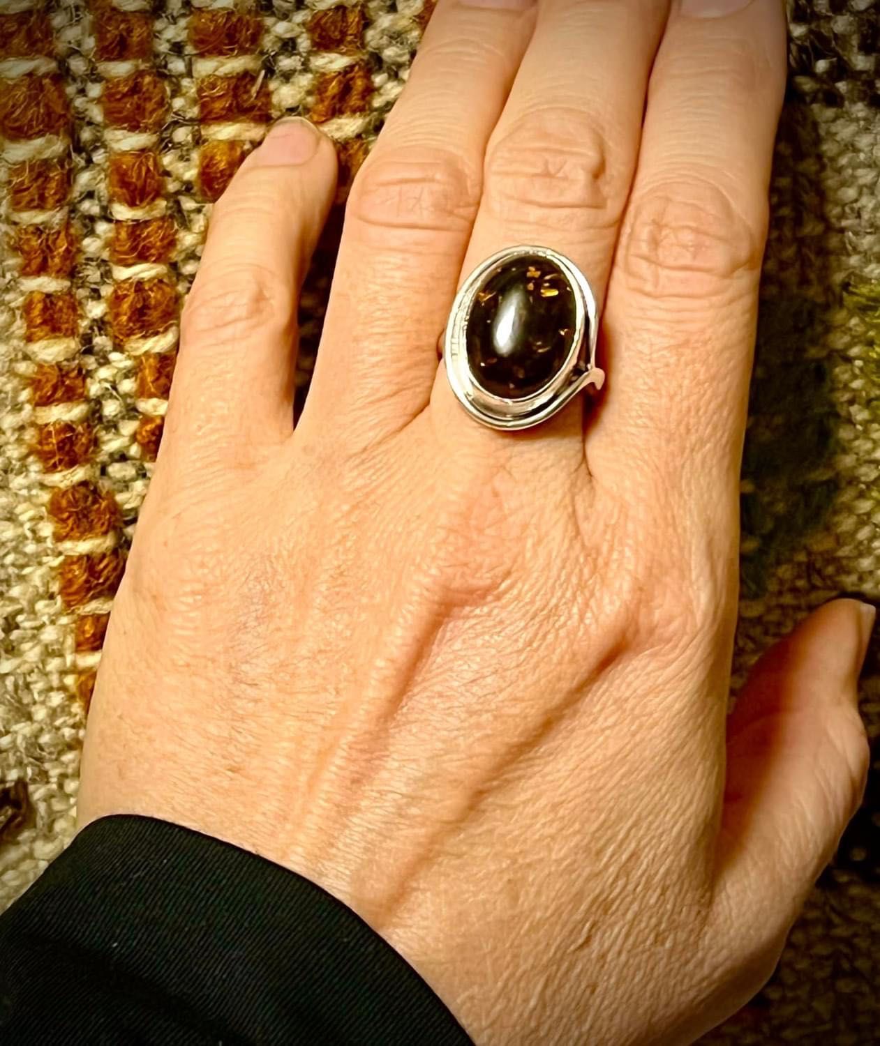 Srebrny pierścionek z bursztynem Stare srebro z PRL vintage klasyka