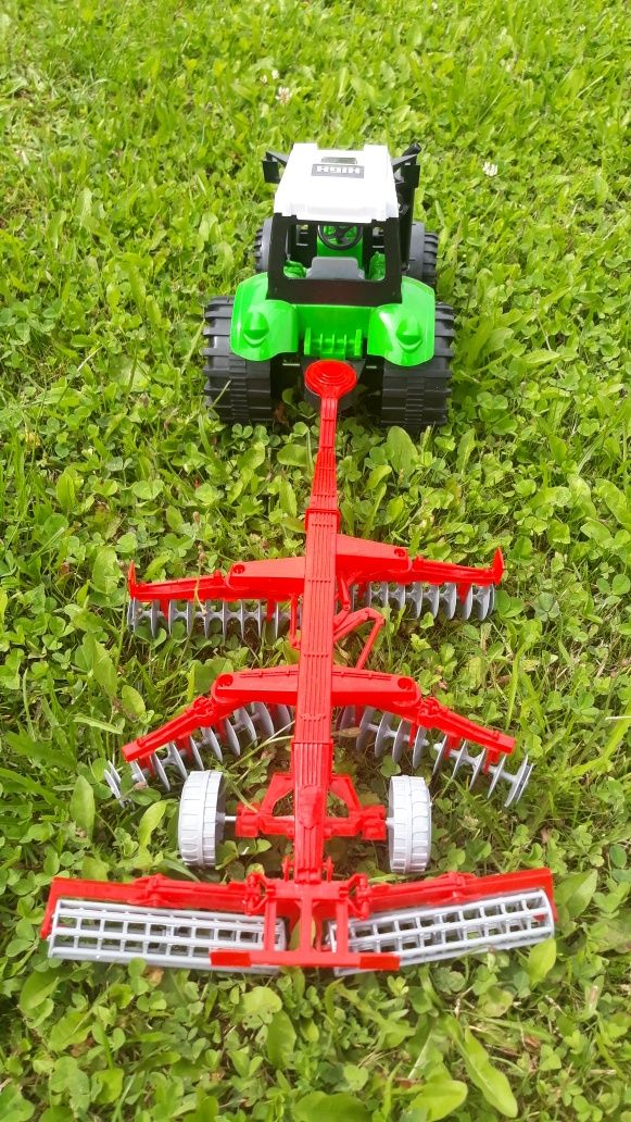 Traktor zabawkowy dla dzieci