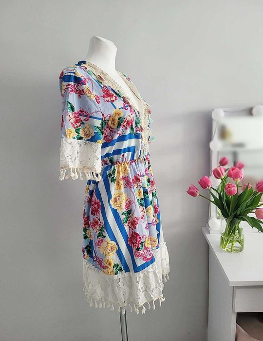 Kolorowa wakacyjna sukienka kwiaty koronka frędzle boho hippie S M L