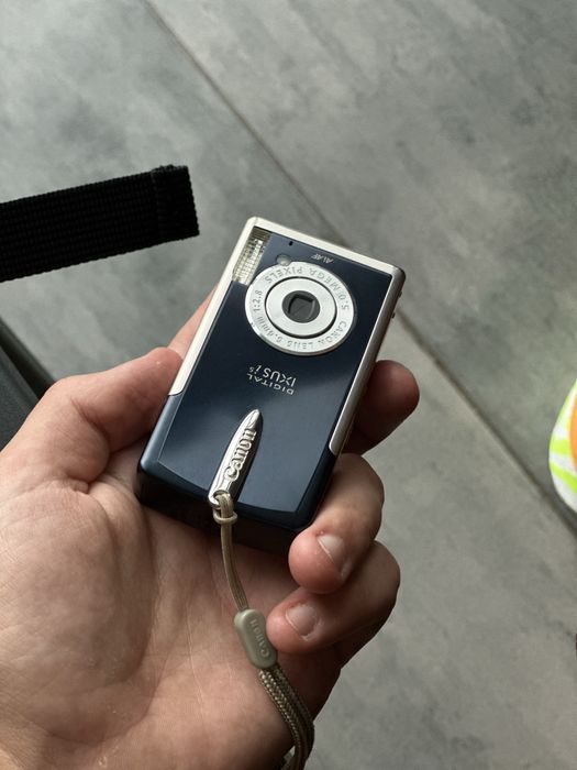 Canon Digital IXUS i5 цифрова камера у металевому корпусі