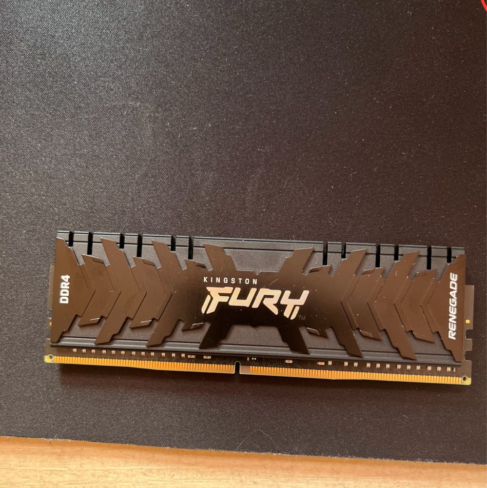 Kingston FURY Renegade DDR4 3200MHz 16GB (1x16GB)  Идеальное состояние