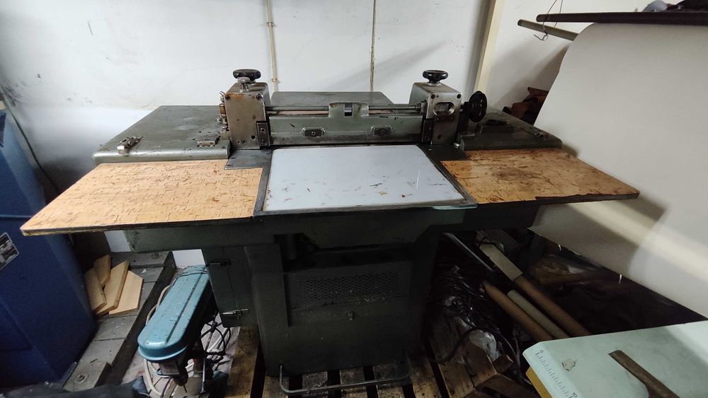Maquina de igualizar peles
