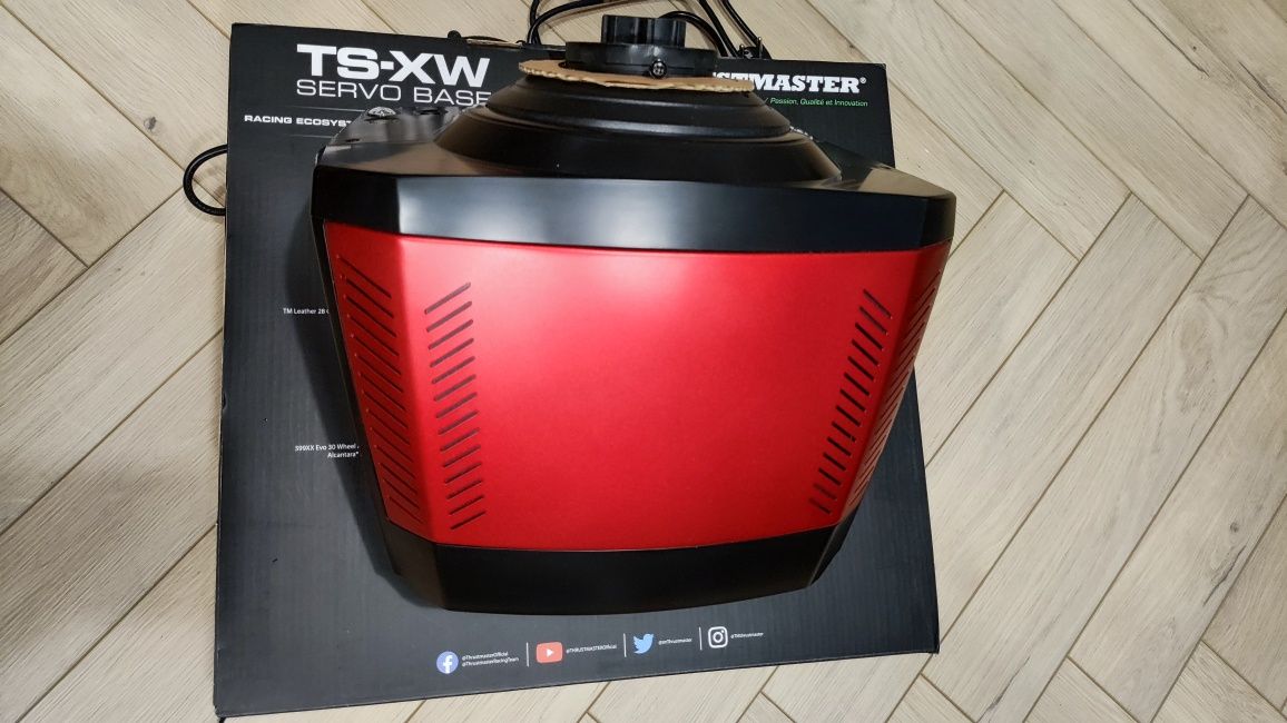 Baza thrustmaster TS XW - jak nowa