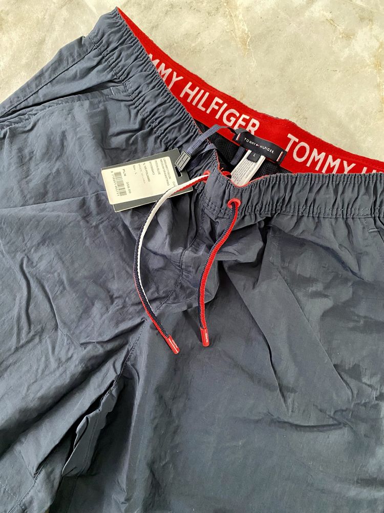 Męskie granatowe spodenki Tommy Hilfiger r. L