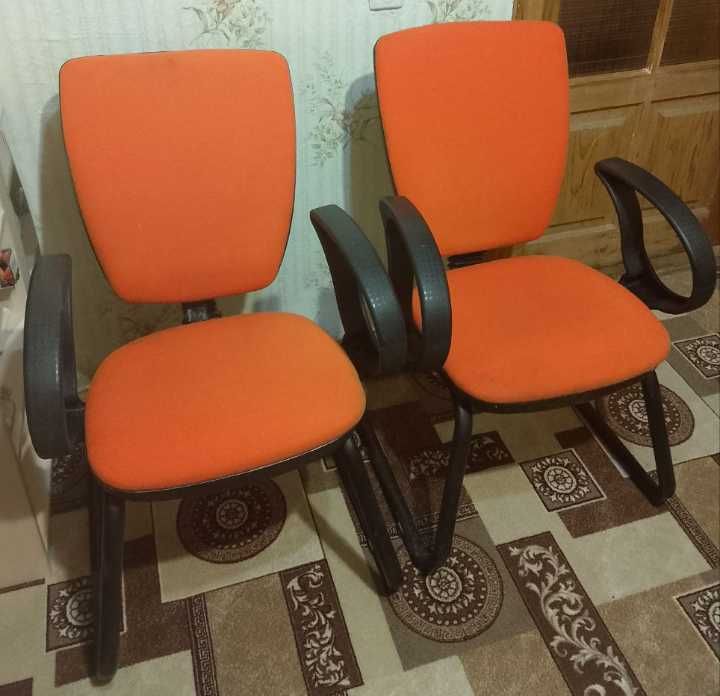 Крісло, стілець, стуло (кресло, стуло) в гарному стані.